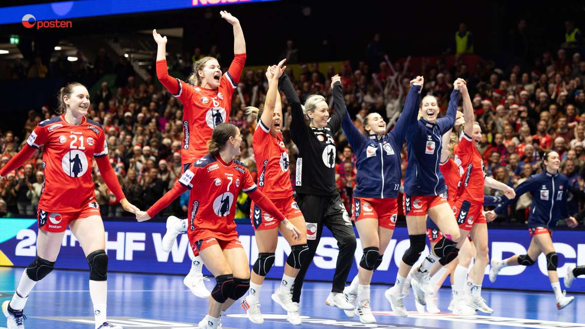 De norske håndballjentene jubler